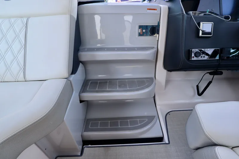 Slide: The Image of Regal 33 XO 2020 - 13