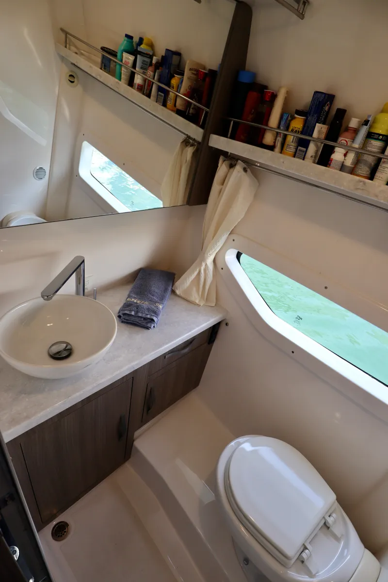 Slide: The Image of Regal 33 XO 2020 - 33