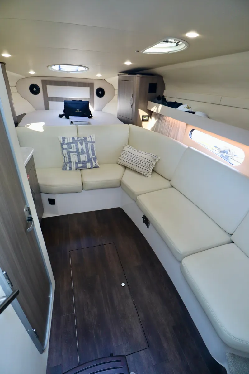 Slide: The Image of Regal 33 XO 2020 - 52