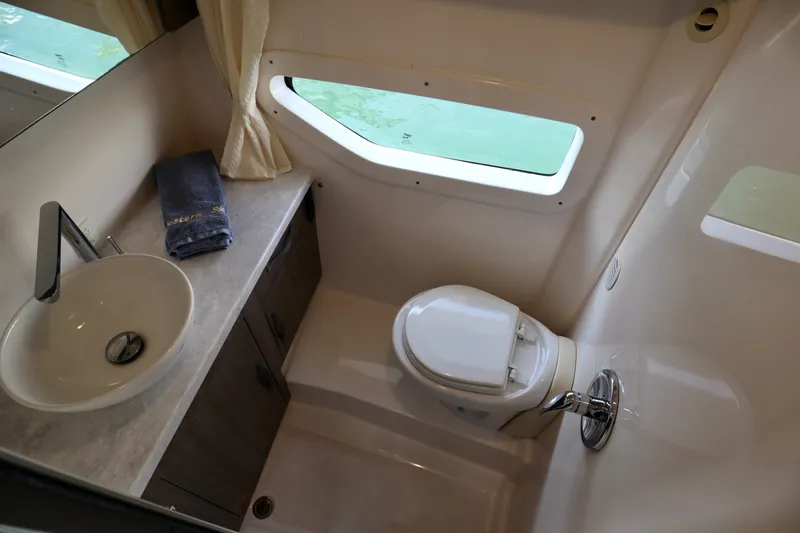 Slide: The Image of Regal 33 XO 2020 - 36
