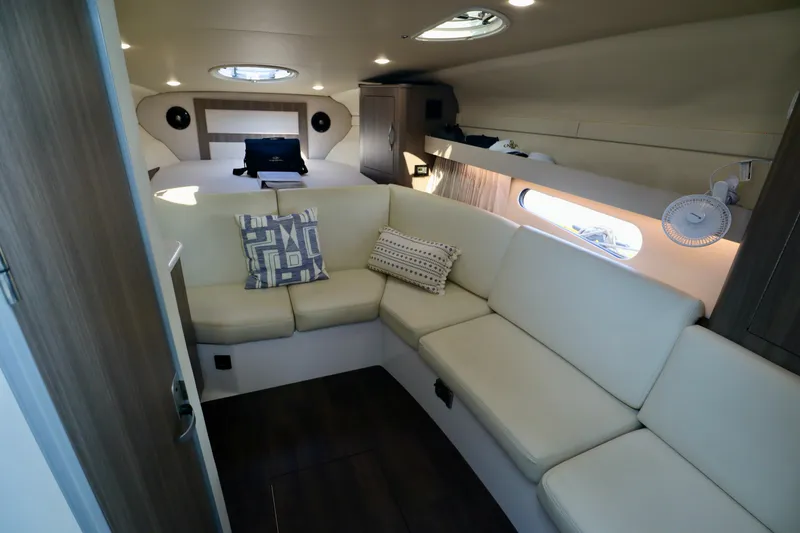 Slide: The Image of Regal 33 XO 2020 - 50