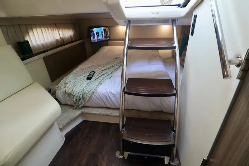 Slide: The Image of Regal 33 XO 2020 - 48