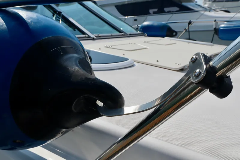 Slide: The Image of Regal 33 XO 2020 - 90