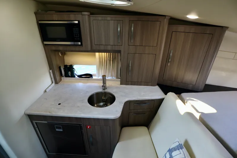 Slide: The Image of Regal 33 XO 2020 - 43