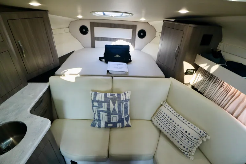 Slide: The Image of Regal 33 XO 2020 - 44