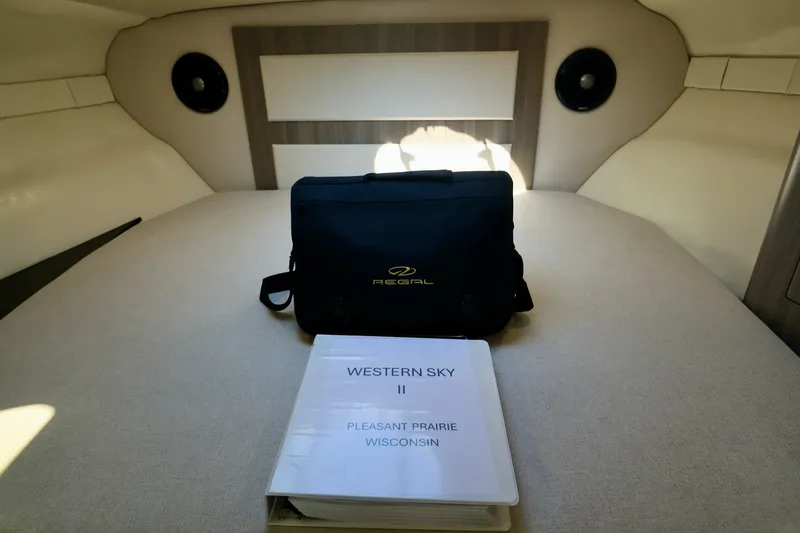 Slide: The Image of Regal 33 XO 2020 - 25