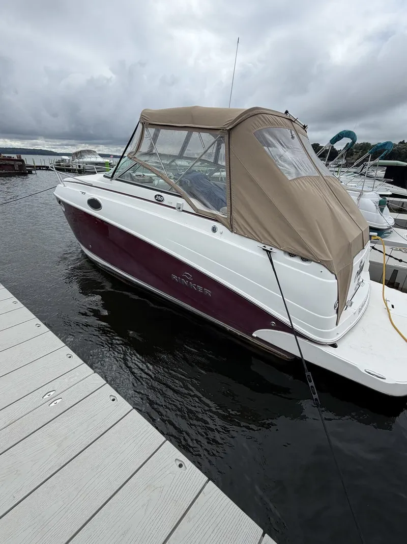 The Image of Rinker Express Cruiser 250 2007 - 1