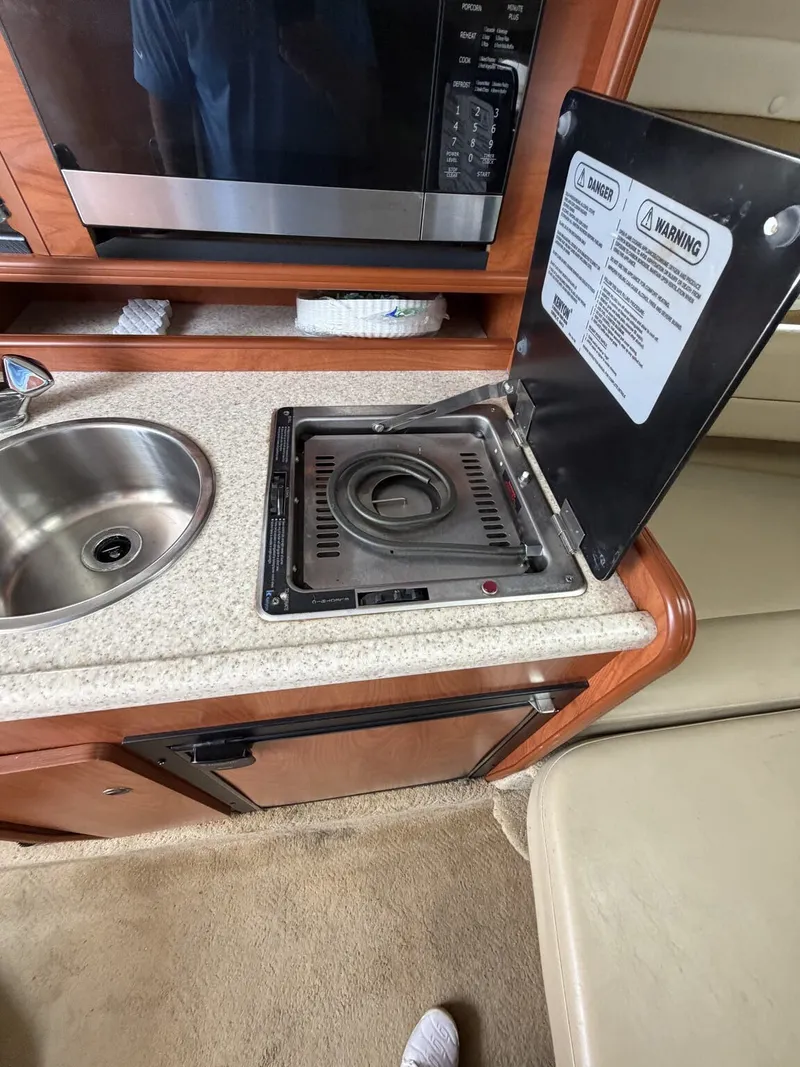 Slide: The Image of Rinker Express Cruiser 250 2007 - 17