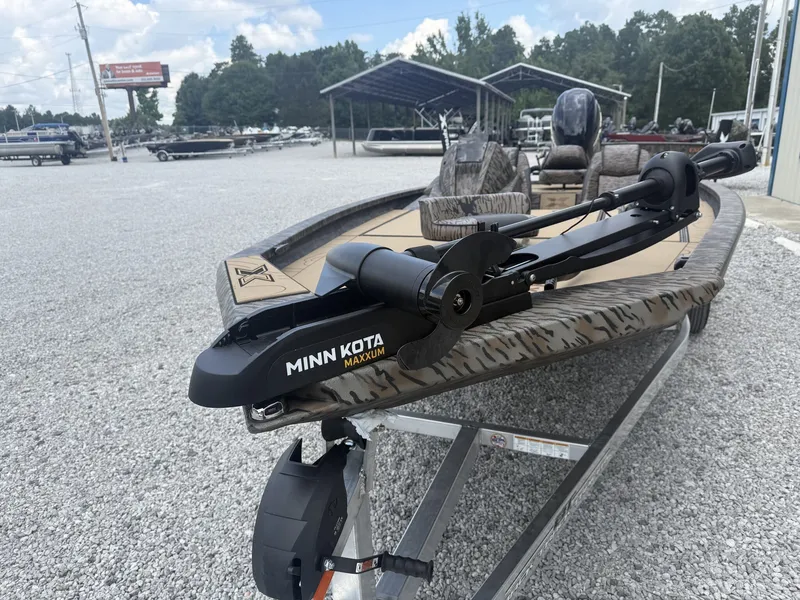 Slide: The Image of Xpress Hyper-Lift Bass Series H20 BASS 2027 - 6