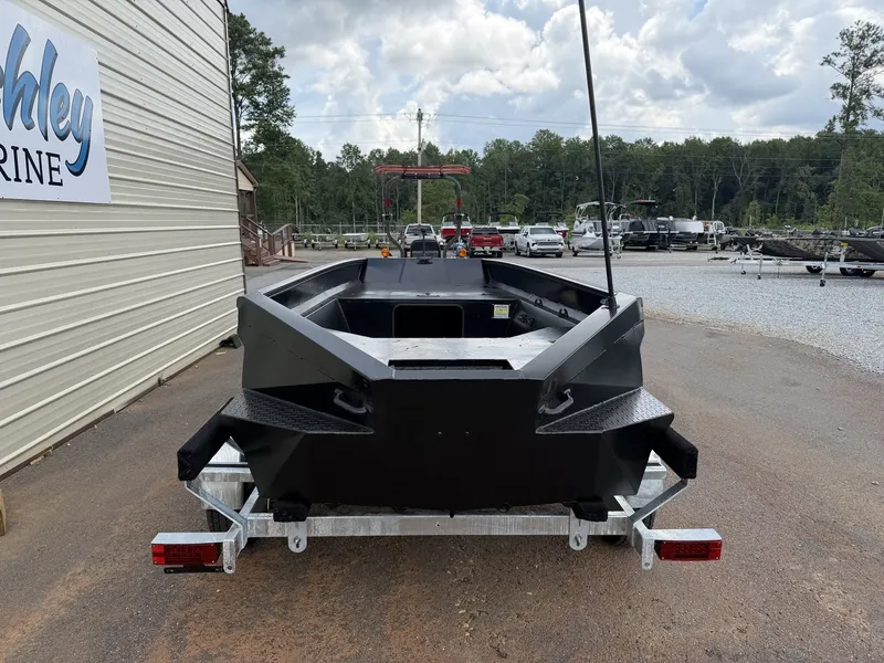 Slide: The Image of Edge Boats Sportsman 550 2027 - 2