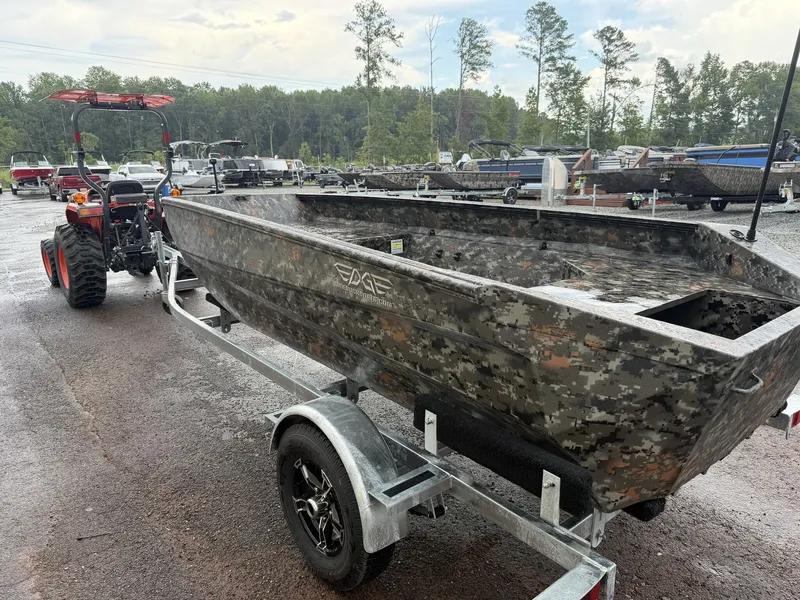 Slide: The Image of Edge Boats Sportsman 550 2027 - 3
