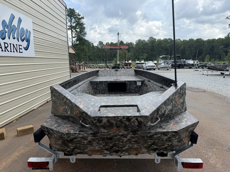 Slide: The Image of Edge Boats Sportsman 553DB 2027 - 2