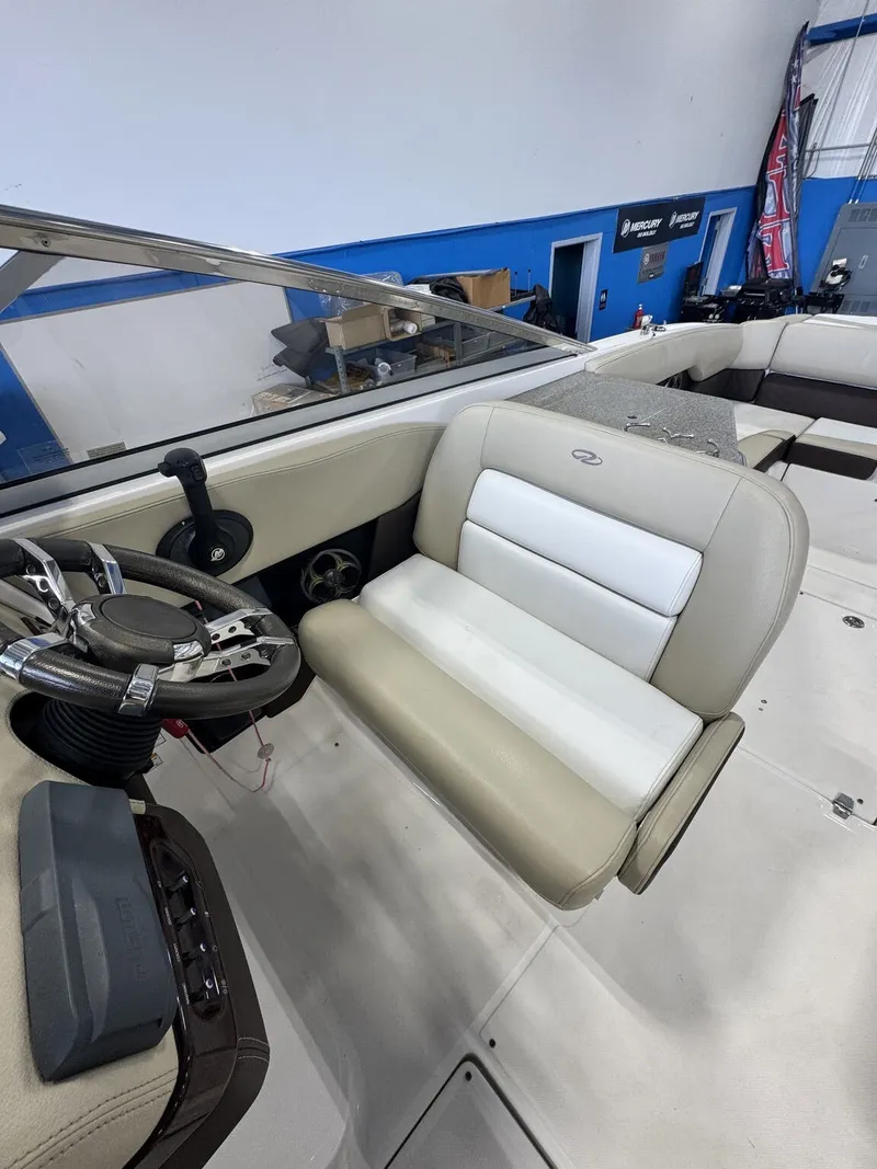 Slide: The Image of Regal ES 2700 2015 - 19