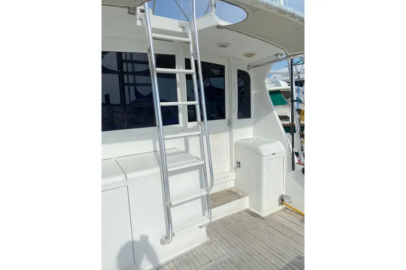 Slide: The Image of 1988 Ocean Yachts 48 Super Sport yacht with ladder and deck view. - 24