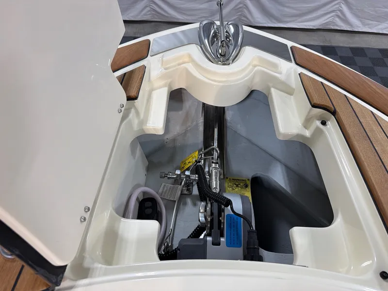Slide: The Image of Chris-Craft Launch 28 GT 2022 - 12