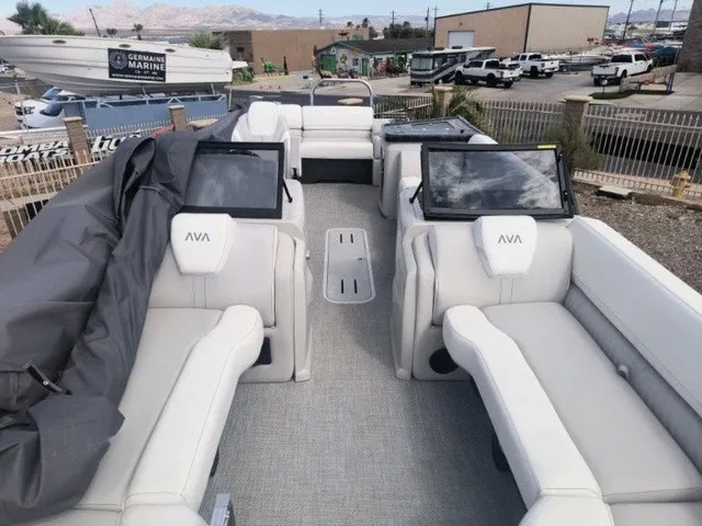 Slide: The Image of Avalon LSZ Elite Windshield 23 FT 2026 - 24