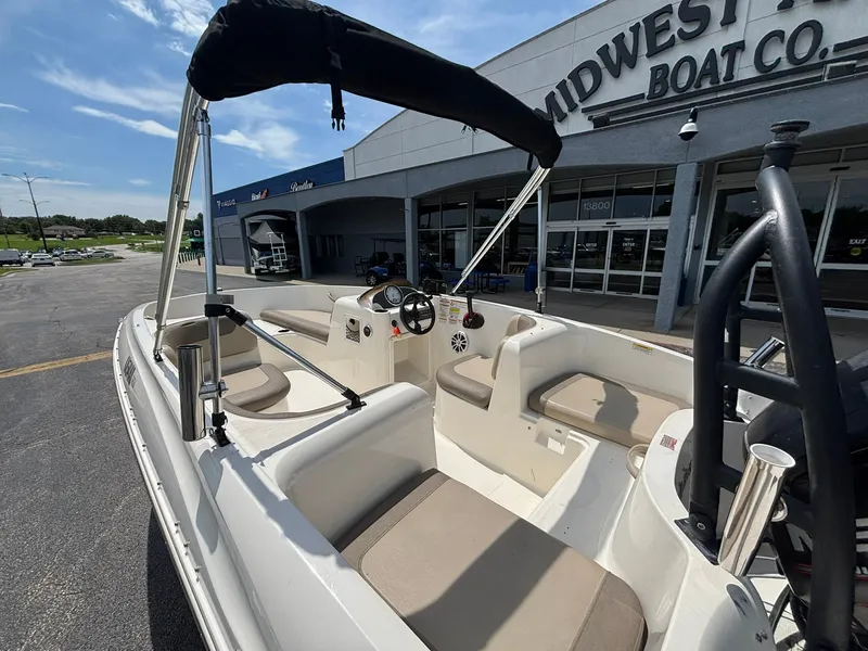 Slide: The Image of Bayliner E16 2016 - 21