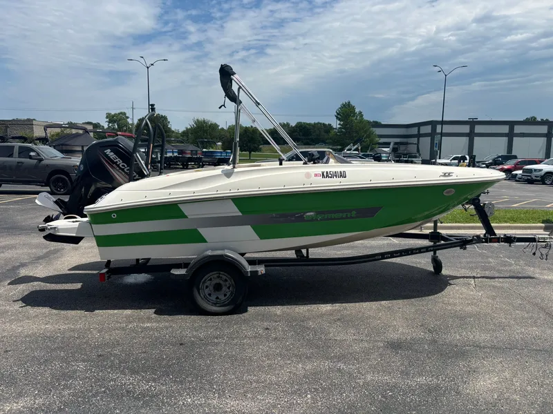 The Image of Bayliner E16 2016 - 1