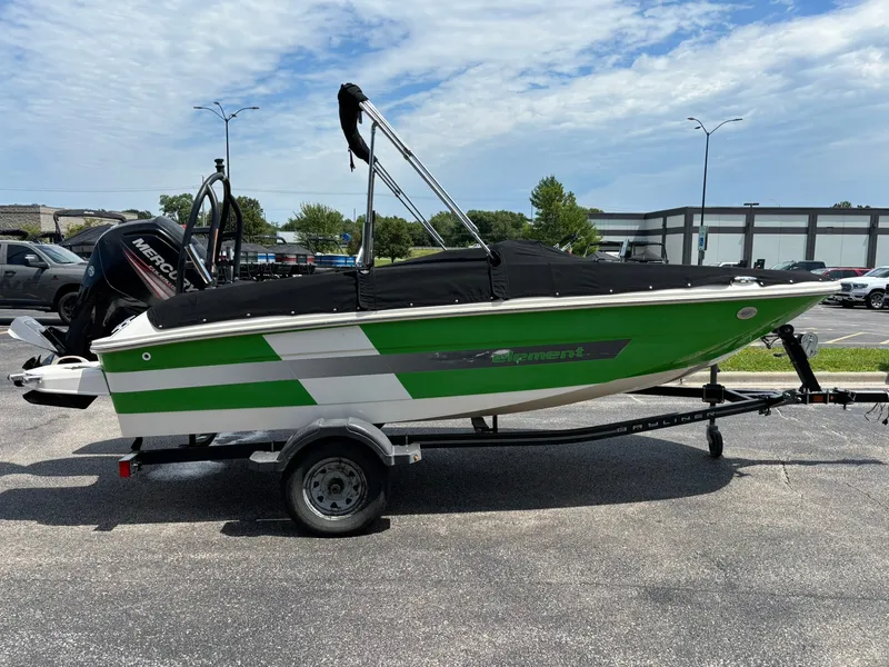 Slide: The Image of Bayliner E16 2016 - 24