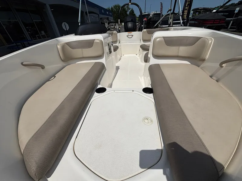 Slide: The Image of Bayliner E16 2016 - 18