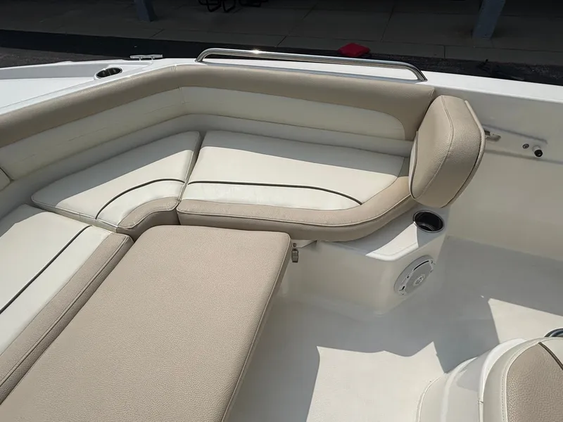 Slide: The Image of NauticStar 211 Angler 2018 - 16