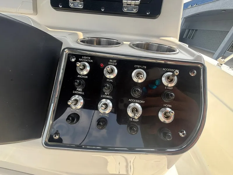 Slide: The Image of NauticStar 211 Angler 2018 - 31
