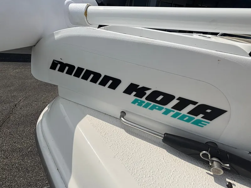 Slide: The Image of NauticStar 211 Angler 2018 - 11