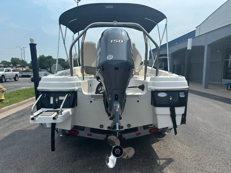 Slide: The Image of NauticStar 211 Angler 2018 - 6