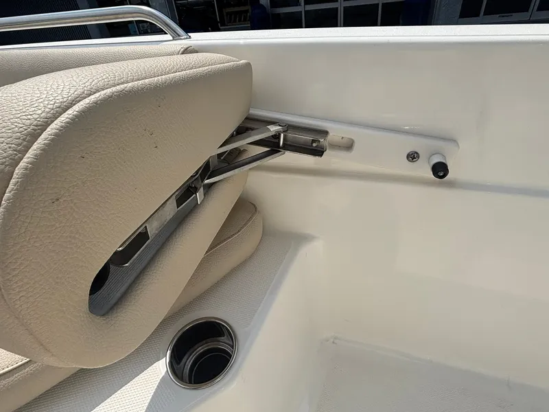 Slide: The Image of NauticStar 211 Angler 2018 - 18
