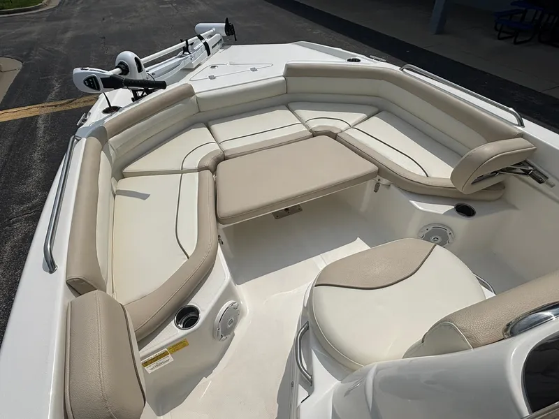 Slide: The Image of NauticStar 211 Angler 2018 - 12