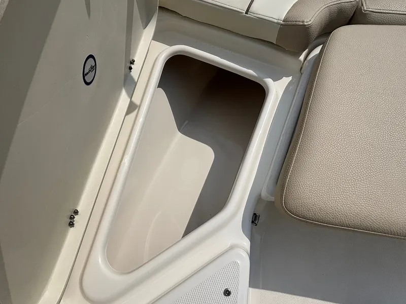 Slide: The Image of NauticStar 211 Angler 2018 - 13