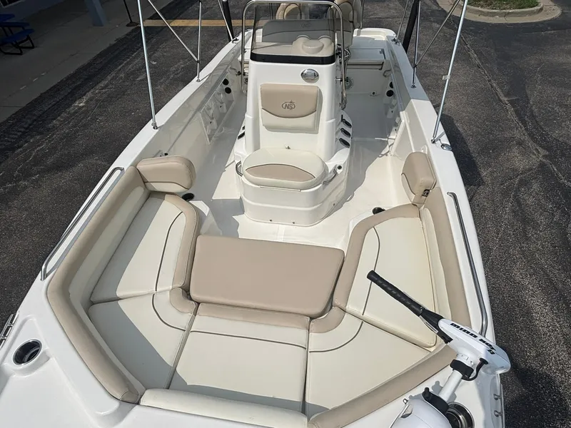 Slide: The Image of NauticStar 211 Angler 2018 - 10