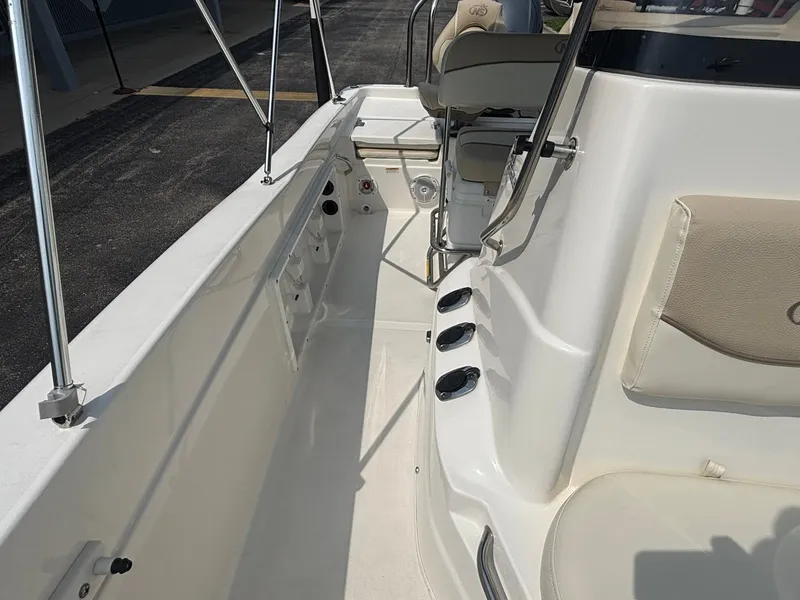 Slide: The Image of NauticStar 211 Angler 2018 - 19