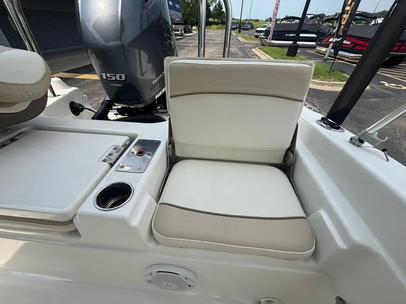 Slide: The Image of NauticStar 211 Angler 2018 - 25