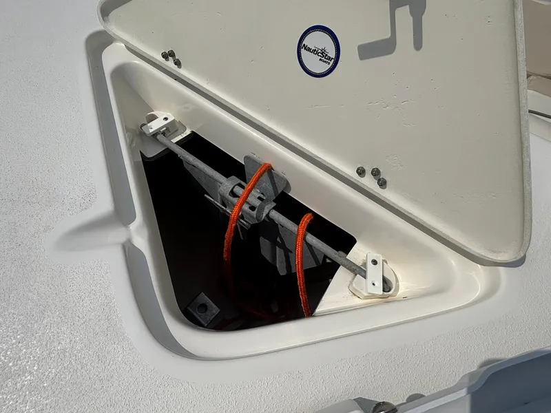 Slide: The Image of NauticStar 211 Angler 2018 - 9