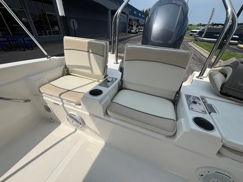 Slide: The Image of NauticStar 211 Angler 2018 - 26