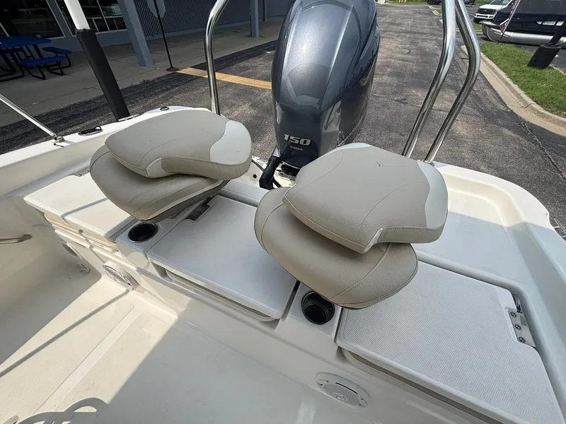 Slide: The Image of NauticStar 211 Angler 2018 - 24