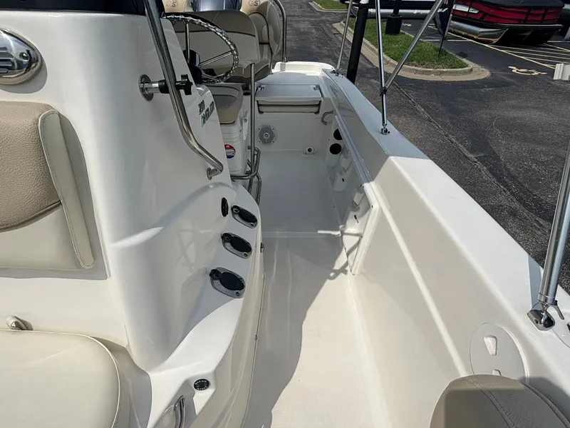 Slide: The Image of NauticStar 211 Angler 2018 - 20