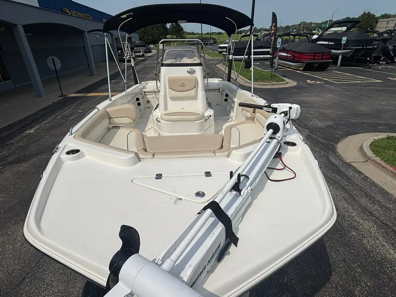 Slide: The Image of NauticStar 211 Angler 2018 - 8