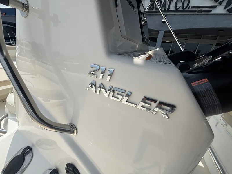 Slide: The Image of NauticStar 211 Angler 2018 - 33