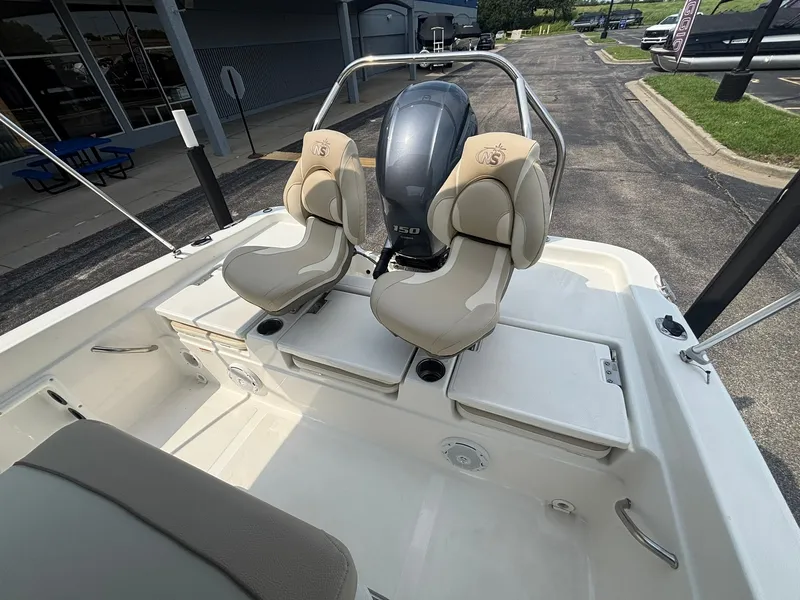 Slide: The Image of NauticStar 211 Angler 2018 - 23