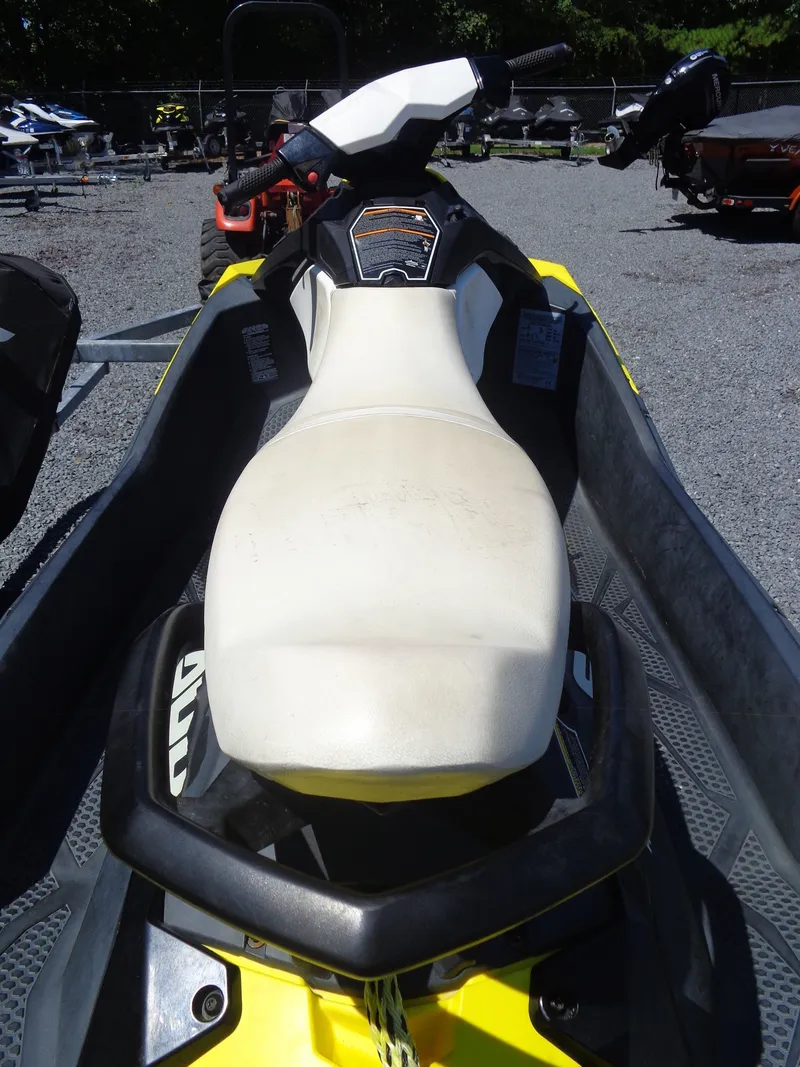 Slide: The Image of Sea-Doo Spark™ 3up 900 H.O. ACE™ iBR Convenience Package 2014 - 19
