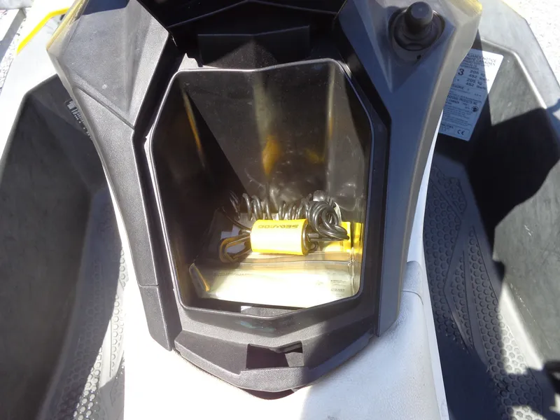 Slide: The Image of Sea-Doo Spark™ 3up 900 H.O. ACE™ iBR Convenience Package 2014 - 32
