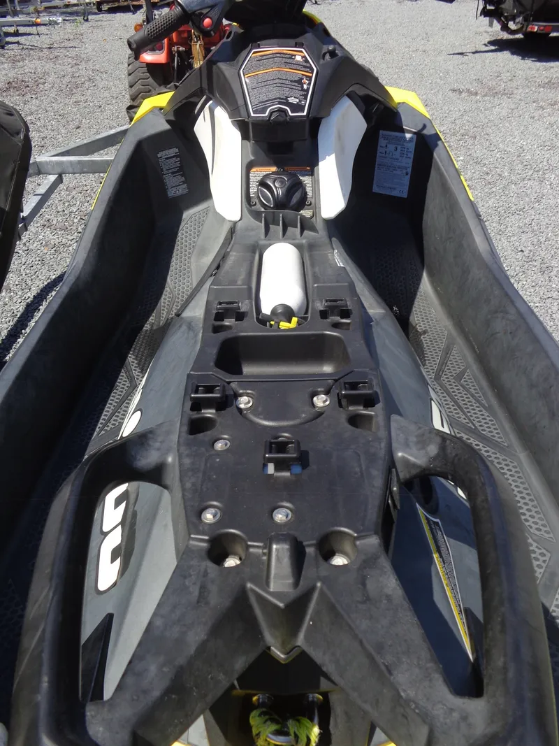 Slide: The Image of Sea-Doo Spark™ 3up 900 H.O. ACE™ iBR Convenience Package 2014 - 25