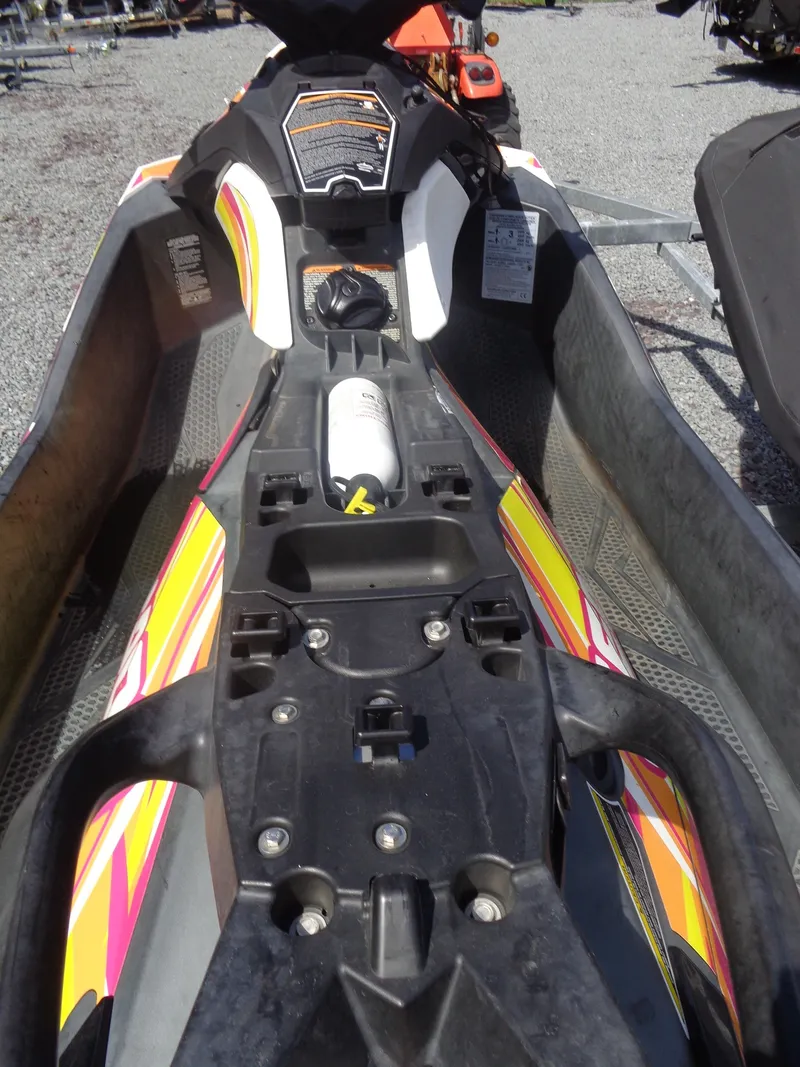 Slide: The Image of Sea-Doo Spark™ 3up 900 H.O. ACE™ iBR Convenience Package 2014 - 8