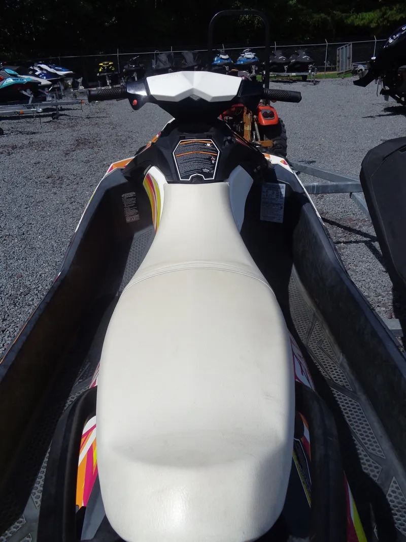 Slide: The Image of Sea-Doo Spark™ 3up 900 H.O. ACE™ iBR Convenience Package 2014 - 22