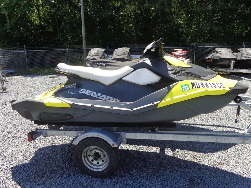 Slide: The Image of Sea-Doo Spark™ 3up 900 H.O. ACE™ iBR Convenience Package 2014 - 14