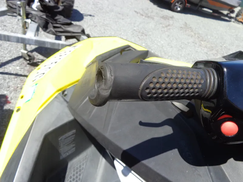 Slide: The Image of Sea-Doo Spark™ 3up 900 H.O. ACE™ iBR Convenience Package 2014 - 26