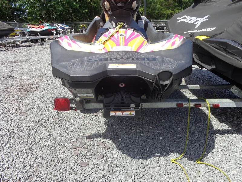 Slide: The Image of Sea-Doo Spark™ 3up 900 H.O. ACE™ iBR Convenience Package 2014 - 7