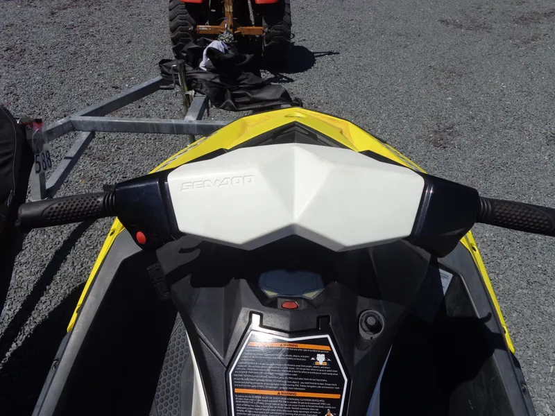 Slide: The Image of Sea-Doo Spark™ 3up 900 H.O. ACE™ iBR Convenience Package 2014 - 28